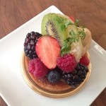 アングランパ - 2014年1月訪問時：セゾニエ(\450)※買った翌日に食べたためセルフィーユが萎れていますが店頭ではシャキッとしていました