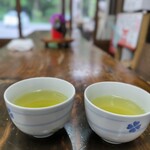 Oyasumi Dokoro Sugiyama - サービスのお茶