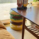 247012195 - ハンバーガーのオブジェ