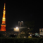 Le Pain Quotidien - 麻布台ヒルズが後ろに聳える東京プリンスの姿あと何年？