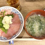 磯丸水産 - ねぎトロ丼、生海苔味噌汁
