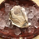すし膳 はる真 - 東京湾の養殖牡蠣  小ぶりでも味が濃くて美味しい