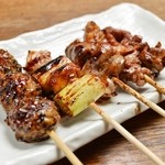 Yakitori Ba Komachi - 当店の人気メニュー！朝引きの地鶏の旨さがたっぷり！盛り合わせ（五串）　500円