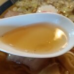 中華 栄豊 - 鶏ガラ強めのスープ