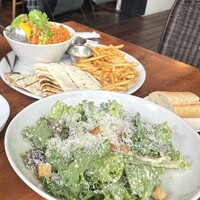 TRUNK(KITCHEN) - ケールとキヌアのシーザーサラダ