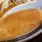 豪ーめん - ホルモン辛味噌つけめん(中辛)  のスープ