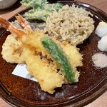蕎麦 やましん - 海老と野菜の天ぷら盛り合わせ