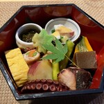 元町 井おか - １２種類の手の込んだ逸品の数々