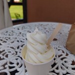 余市ワイナリーカフェ＆ベーカリー - ソフトクリーム