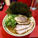 裏野中家 - ラーメン850円麺硬め。海苔増し100円。