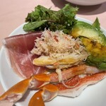 中国料理 旬輝 - アボカド生ハムのやつの取り分けたやつ