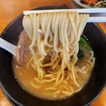 ラーメン みちのく - 鶏豚骨 の麺