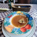 欧風料理 ポローニア - スープ　熱めの美味しいオニオンスープです
