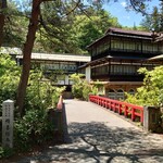 積善館 佳松亭 - 昼間の積善館外観も歴史を感じます　湯婆婆が居そうですよね