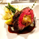 Star of Honolulu - テンダーロインビーフ、スウィート マデイラワインソース、 アイダホ産ラセットポテトとハワイ島産沖縄芋の自家製マッシュポテト、 季節のフレッシュベジタブルのソテー