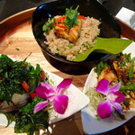 Noi Thai Cuisine - サーモンガーリックチャーハン、サイアムスパイシーナス、スパイシーなインゲン