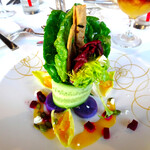 Star of Honolulu - ハワイアングリーン: パープルエンダイブ、ワイポリ産ベビーロメインレタス、 グレープトマト、自家製リリコイ タラゴン ヴィネグレット