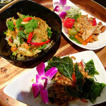 Noi Thai Cuisine - パイナップルチャーハン、カシューナッツチキン、キマオヌードル