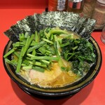 ラーメン 環2家 - 料理写真:ラーメン中¥950、海苔¥100、生ニラ¥50、小松菜¥60