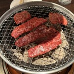 Yakiniku No Miyako - 【上ロース1980円】CP3.5
      コレは旨い╰(*´︶`*)╯♡
      ロースなのですが、カルビのような脂の旨味も携えています。肉質は割とスジを感じるのですが、旨味は甘く良いロースです。