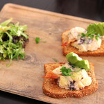 Appetito Craft Pizza and Wine Bar - フレッシュアボカド & Potato Toast