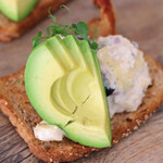 Appetito Craft Pizza and Wine Bar - フレッシュアボカド & Potato Toast