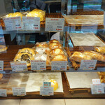 ShinbashiBAKERY plus Cafe - 惣菜パン各種