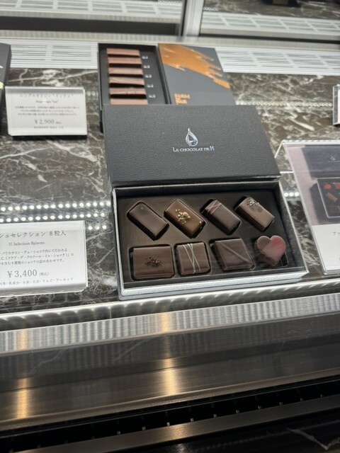ル ショコラ ドゥ アッシュ ヴィソン店 （LE CHOCOLAT DE H） - 栃原