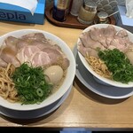 京都ラーメン 森井 飯田橋店 - 特製醤油豚骨ラーメン(1,280円)と特製塩ラーメン(1,280円)