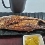 四日市ヒモノ食堂 - 鯖旨い 半身だけど十分