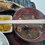 四日市ヒモノ食堂 - 味噌汁と漬物