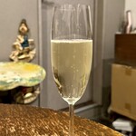 fica 403号室 - スパークリングワイン カバ (スペイン) 700円
      2024年5月16日