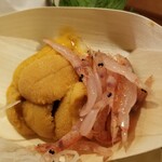 出羽鮨 - ウニ桜エビ。