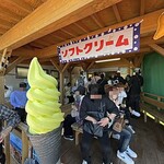 漁火庵ソフトクリーム部 - GW14時頃の様子。イートイン可能。