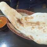 スバカマナ - カレーランチのナンとカレー(キーマ)　990円(税込)