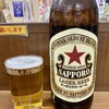 Sanoya - 瓶ビール(大、350円)。いわゆる『赤星』はこの店でも人気だ。