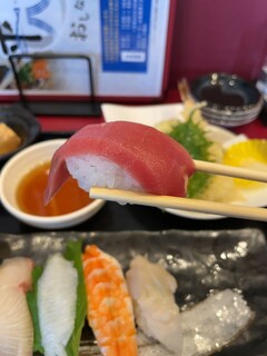 Sushi Izakaya Heihachirou - 小ぶりで食べやすい。
