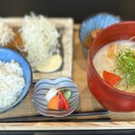 THE NEW NORMAL - 箸でほぐれるナイスな生姜焼き定食