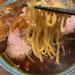 いかれたヌードル フィッシュトンズ - 麺リフト