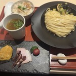 麦と麺助 - 青森県産生ウニと淡路島玉ねぎのつけそば