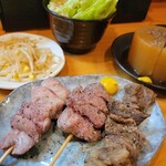 小粋 - 煮込串　左からハラミ、頬肉、牛スジ