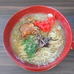 コラーゲン豚骨ラーメンとこ豚平和園 - MEGA豚足ラーメン