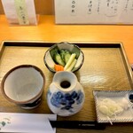 Teuchi Soba Sakaki - 小鉢は、おしんこでした。シャキシャキ。