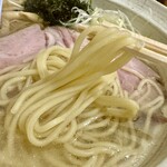 塩たいおう - もっちりとした中細ストレート麺