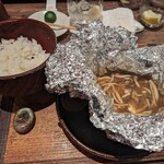 鳥茂 - キノコホイル蒸しはカレー風味でスープカレーみたい！なので白ご飯と共に！