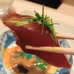 鮨 富かわ - 鰹黄身じょうゆ　旨いやつ。3口位にカットして欲しかった。ネットリとして少しづつ食べたいと思った。