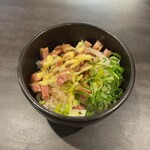 麺と酒と肴 人つなぎ - 豚チャーマヨ丼+250円（ランチ）