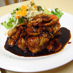 グリル三笠 - 豚生姜焼き定食 \800