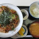 三喜食堂 - 小鉢は　茄子の炊いたん　美味