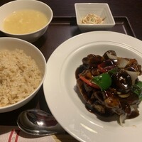 過門香 銀座本店 - ご飯は、白米、玄米、お粥から選べる。今日は玄米。